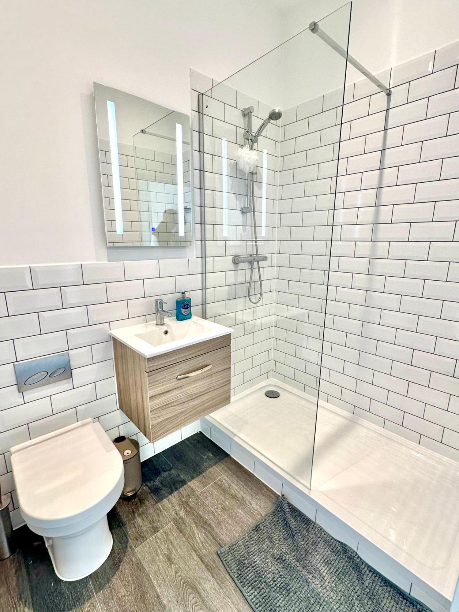 Contemporary Charm By The Quay With Garden Apartment Poole Bagian luar foto